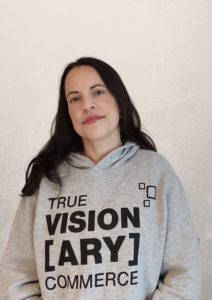 Sandra Kade, Marketing, on a beige background with the gray Picalike sweatshirt